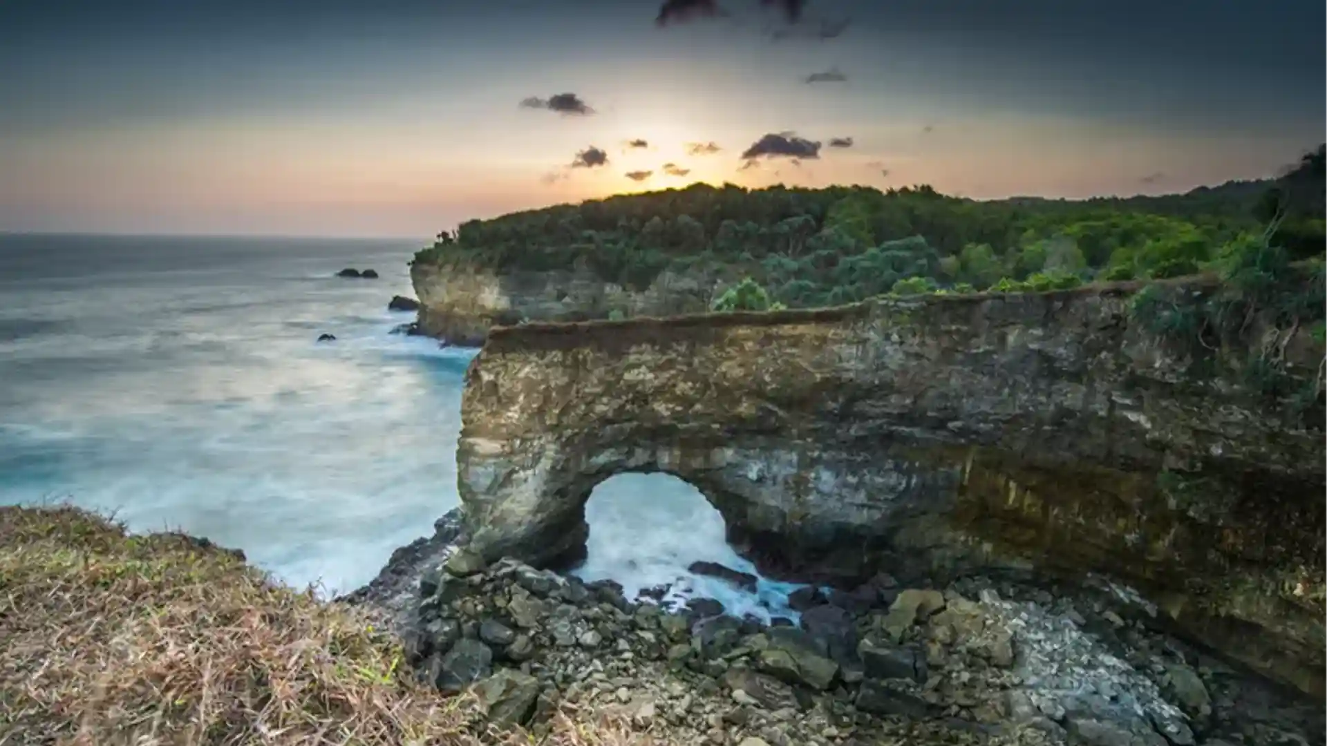 Wisata Terbaik Pacitan yang Indah dan Menyentuh Hati