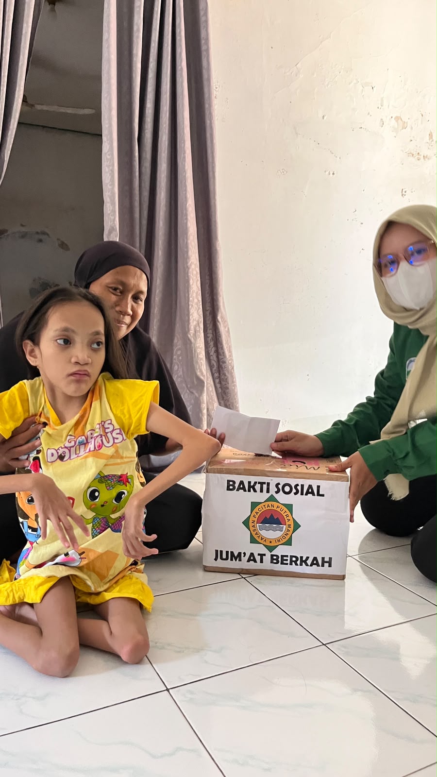 Berbagi Kebahagiaan di Hari Jumat