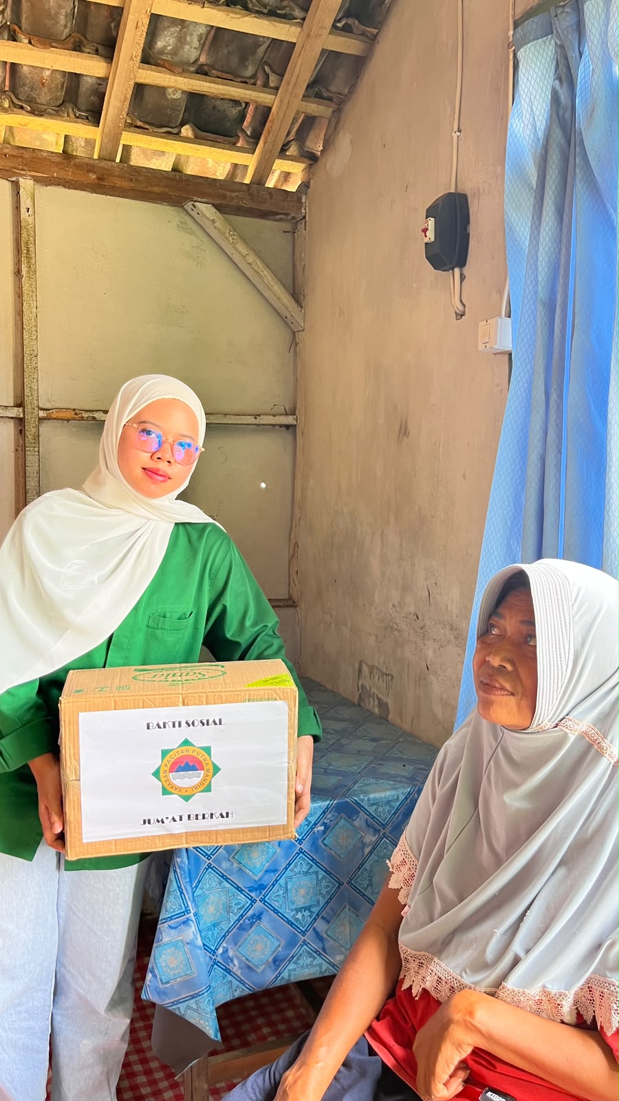 Berbagi Kebahagiaan di Hari Jumat